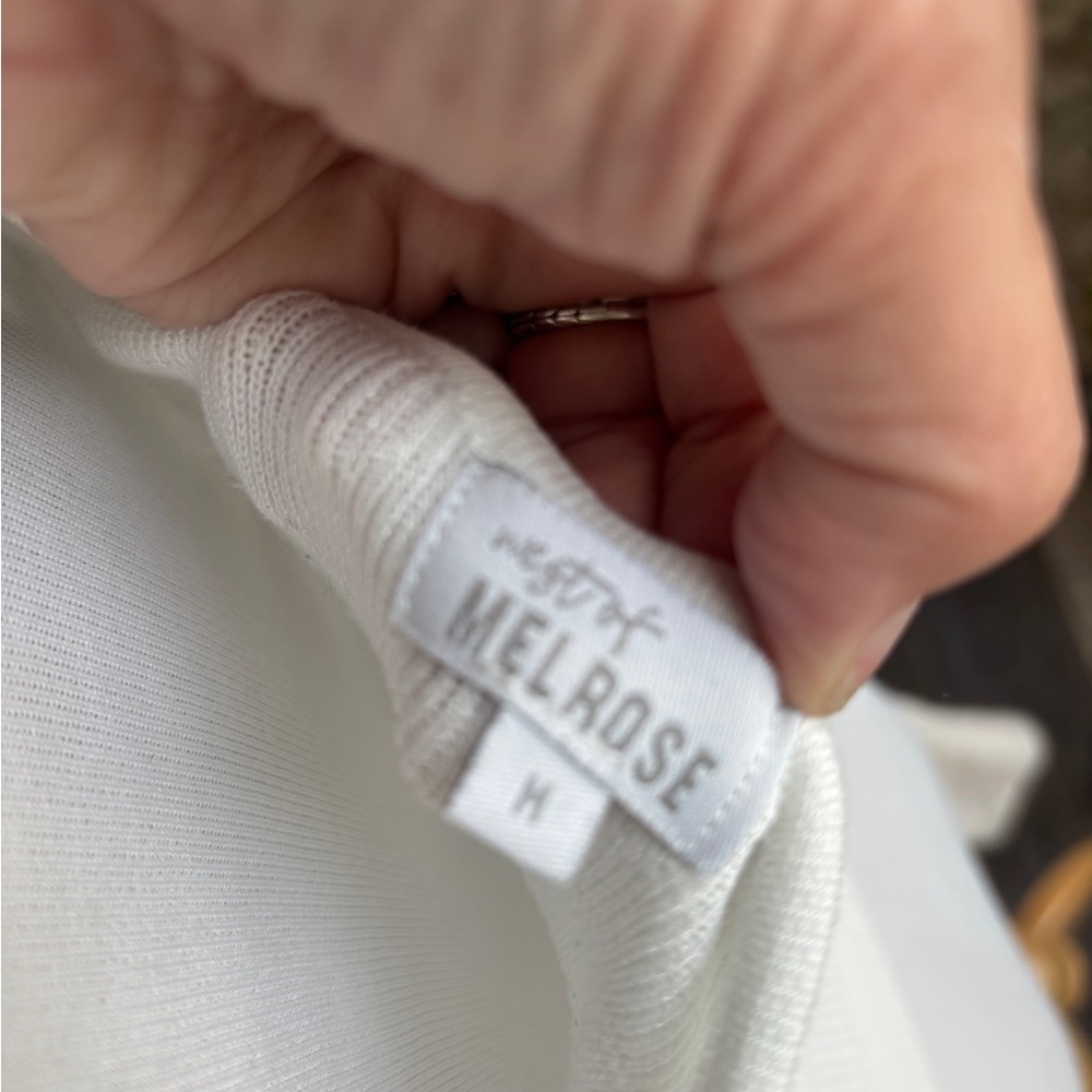 Chic White Ribbed Tank Top - Picture 4 of 4